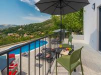 Bazén v ubytovaní Family Holiday Home Nest alebo v jeho blízkosti