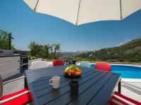 Bazén v ubytovaní Family Holiday Home Nest alebo v jeho blízkosti