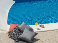 Bazén v ubytovaní Family Holiday Home Nest alebo v jeho blízkosti