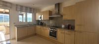 Kuchnia lub aneks kuchenny w obiekcie LUMINOSO APARTAMENTO San Roque Golf Club