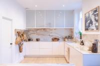 Kuchyňa alebo kuchynka v ubytovaní Appartement Design 5 stars Avec Terrasse Et Parking Cannes by Halldis