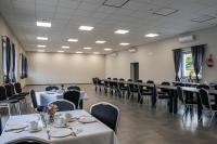 Reštaurácia alebo iné gastronomické zariadenie v ubytovaní Przy Skarpie Rozbark