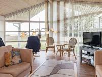 TV a/nebo společenská místnost v ubytování Three-Bedroom Holiday home in Vrådal