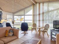 TV a/nebo společenská místnost v ubytování Three-Bedroom Holiday home in Vrådal