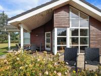 Zahrada ubytování Three-Bedroom Holiday home in Vrådal