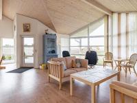 Posezení v ubytování Three-Bedroom Holiday home in Vrådal
