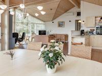 Posezení v ubytování Three-Bedroom Holiday home in Vrådal
