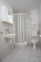 Kúpeľňa v ubytovaní Apartment Vis 8448a