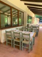 Reštaurácia alebo iné gastronomické zariadenie v ubytovaní Albergo Villa San Michele