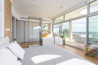 Posteľ alebo postele v izbe v ubytovaní Ensuite Deluxe Jacuzzi & Parking Privado