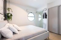 Posteľ alebo postele v izbe v ubytovaní Ensuite Deluxe Jacuzzi & Parking Privado