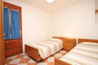 Posteľ alebo postele v izbe v ubytovaní Apartments by the sea Nerezine, Losinj - 3479