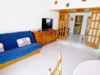 Televízia a/alebo spoločenská miestnosť v ubytovaní Villa en Ametlla de Mar para 5 personas con piscina privada y cerca del mar - HISP-217-31