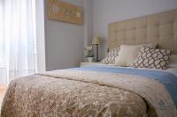 Postel nebo postele na pokoji v ubytování Living4Malaga Reding Superior Apartment