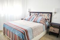 Postel nebo postele na pokoji v ubytování Living4Malaga Reding Superior Apartment