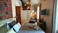 Łóżko lub łóżka w pokoju w obiekcie Le Complot : Maison privée en plein coeur d'Avignon