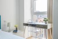 Posteľ alebo postele v izbe v ubytovaní Sunlit 1 Bedroom Apt Via Pirelli