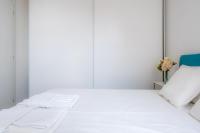 Posteľ alebo postele v izbe v ubytovaní Sunlit 1 Bedroom Apt Via Pirelli