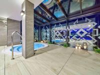 Bazén v ubytovaní ibis Styles Nowy Targ alebo v jeho blízkosti