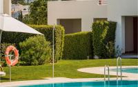 Bazén v ubytování Nice Apartment In Estepona With Wifi nebo v jeho okolí