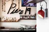 un bar con botellas de vino en la pared en Divers Paradise Boutique Hotel, en Bocas Town