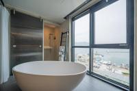 Louis Boutique Hotelにあるバスルーム