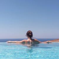 Hostia v ubytovaní Stelani Villas & Suites
