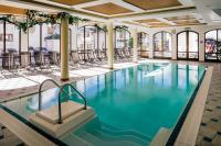 Basen w obiekcie Hotel Garni Alpenruh-Micheluzzi lub w pobliżu