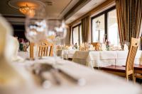 Restauracja lub miejsce do jedzenia w obiekcie Hotel Garni Alpenruh-Micheluzzi