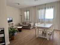 TV a/nebo společenská místnost v ubytování Apartamentos El Piquillo en Cadalso de los Vidrios