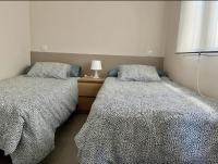 Postel nebo postele na pokoji v ubytování Apartamentos El Piquillo en Cadalso de los Vidrios