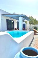 Bazén v ubytovaní Stelani Villas & Suites alebo v jeho blízkosti
