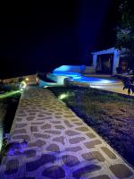 Bazén v ubytovaní Stelani Villas & Suites alebo v jeho blízkosti