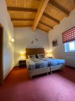 Łóżko lub łóżka w pokoju w obiekcie Alpin Resort Kaprun 14