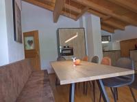 Kuchnia lub aneks kuchenny w obiekcie Alpin Resort Kaprun 14