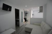 A television and/or entertainment centre at Apartamentos Torrecilla
