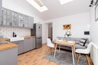Kuchyňa alebo kuchynka v ubytovaní Radziwiłłowska Apartment Cracow Planty by Noclegi Renters