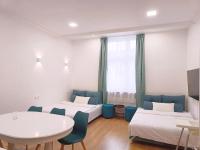 Posteľ alebo postele v izbe v ubytovaní Ruyi holiday -Családi ház
