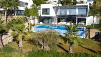 Bazén v ubytování Villa Michaela moderna de súper lujo con piscina y vistas nebo v jeho okolí
