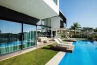 Bazén v ubytování Villa Michaela moderna de súper lujo con piscina y vistas nebo v jeho okolí