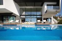 Bazén v ubytování Villa Michaela moderna de súper lujo con piscina y vistas nebo v jeho okolí