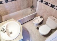 Kúpeľňa v ubytovaní Skol 440. Nice 1 Bed Apartment with Sea Views in Marbella centre.