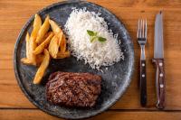 Jídlo v hotelu nebo okolí