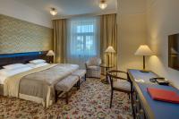 Łóżko lub łóżka w pokoju w obiekcie Hotel Savoy Prague