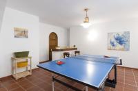 Stolní tenis v ubytování Villa Nikki by Villa Plus nebo okolí