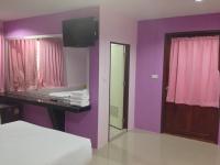 Postel nebo postele na pokoji v ubytování Krabi Orchid Hometel