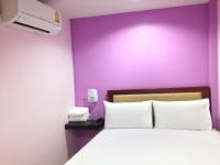 Postel nebo postele na pokoji v ubytování Krabi Orchid Hometel