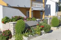 Ogród w obiekcie Apartment Preko 8384c