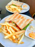 Mad på resortet eller i nærheden