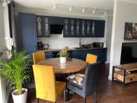 Kuchyňa alebo kuchynka v ubytovaní Luxury Maślice Apartment